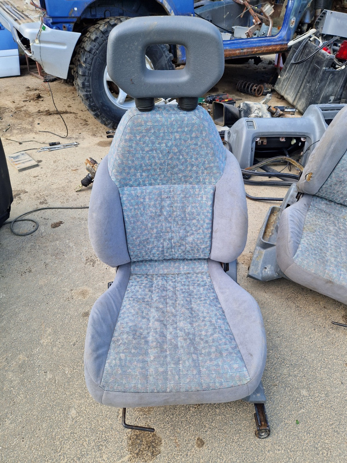 SUZUKI VITARA MK1 FRONT SEAT N/S PASSENGER UJ JX 4U 4U2 BLUE